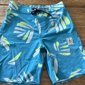 Volcom - Boys youth XL 16 Board Shorts Swim Trunks
